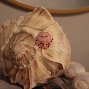Chic Pink Calico Scallop Shell Pendant Necklace